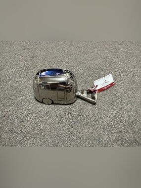 Queenwest Trading Silver Metal Airstream Bottle Opener Kitchy 3D
